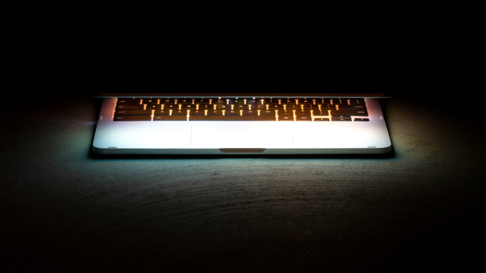Teclado de un ordenador portátil (imagen de archivo)