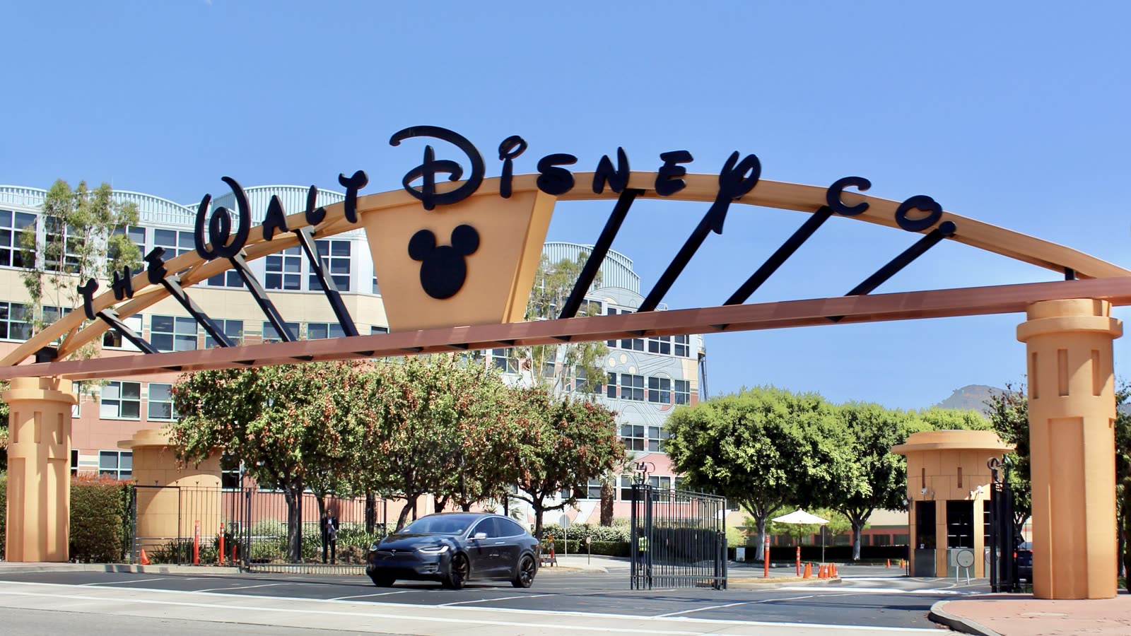 Entrada de los estudios de The Walt Disney Company en Burbank, California (imagen de archivo)